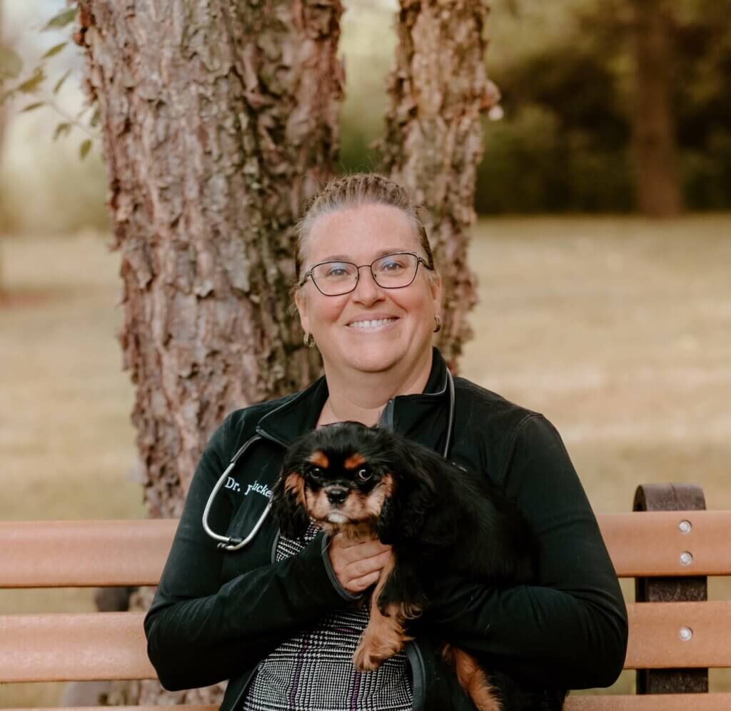 Dr. Beth Tucker Pennfield Animal Hospital Battlecreek, MI